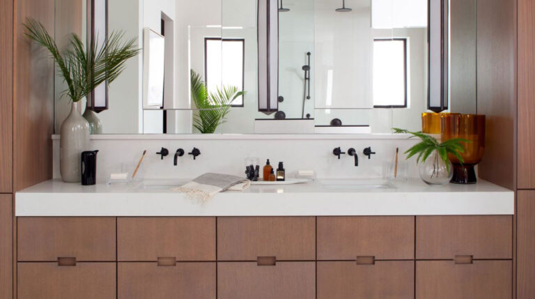 Modern bathroom in Caesarstone 5143 White Attica | 2974